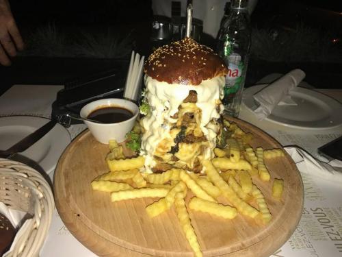 Sa lepom daskom lako je servirati